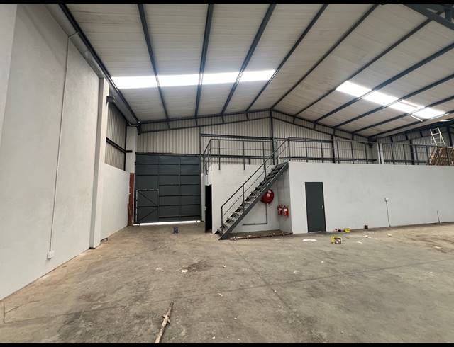 1,214M² WAREHOUSE TO LET IN COSMO BUSINESS PARK